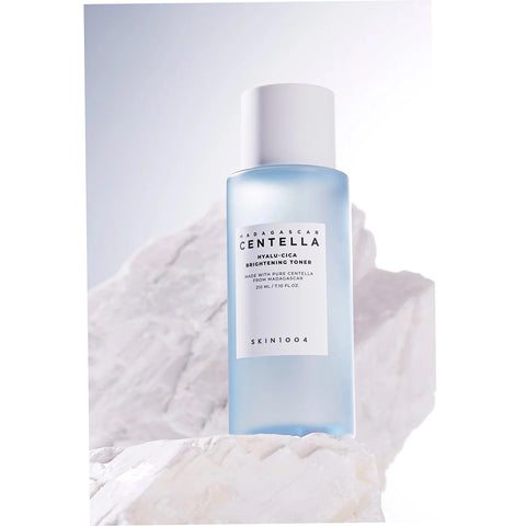 Toner Iluminator cu Acid Hyaluronic si Centella Hyalu-Cica 210 ml Skin1004